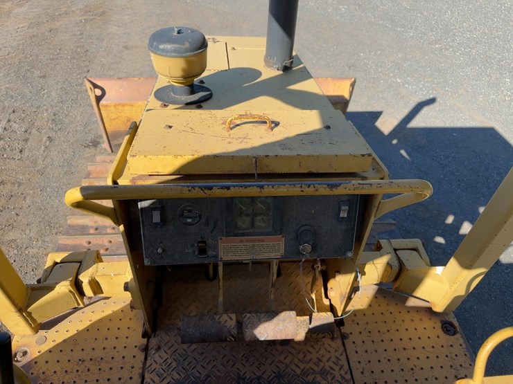 1996-caterpillar-d3c-xl-image-34