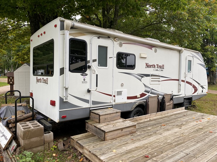 #3300-•-2012-north-trail-caliber-26lrss-camper-(has-mi-title)-(three-lakes,-wi)-image-7
