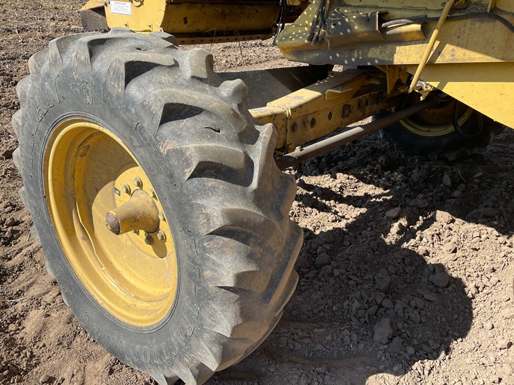 new-holland-tr87-image-19