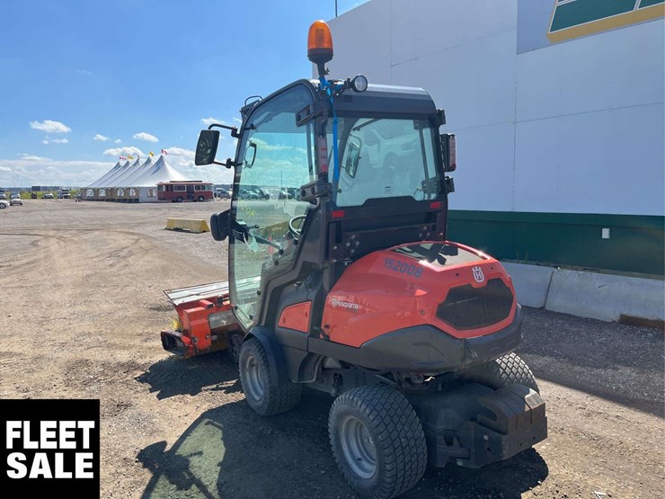 2020-husqvarna-p525d-sweeper-image-11