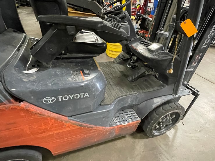 #8019-•-toyota-lp-powered-forklift-image-15