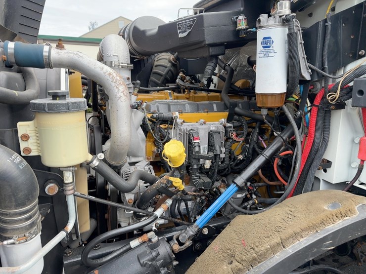 2014-caterpillar-ct660-image-8