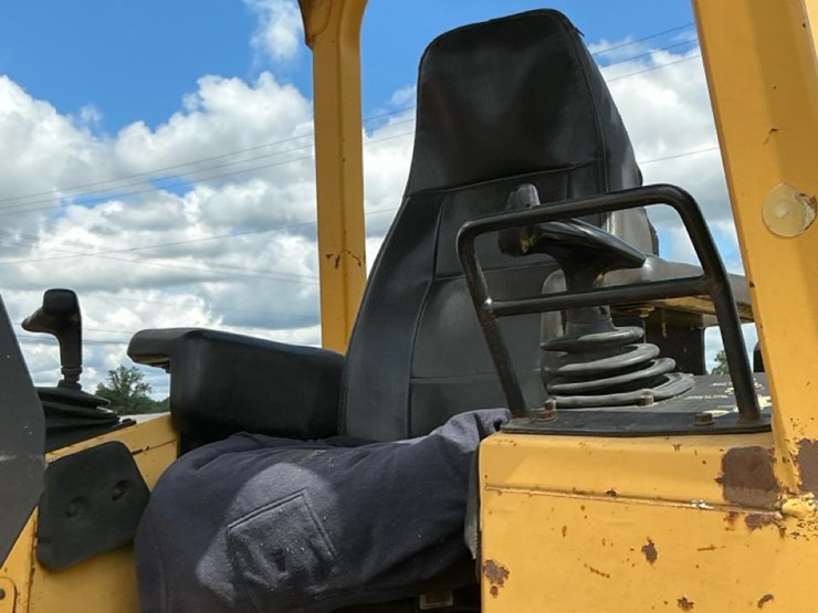2002-deere-700h-image-55