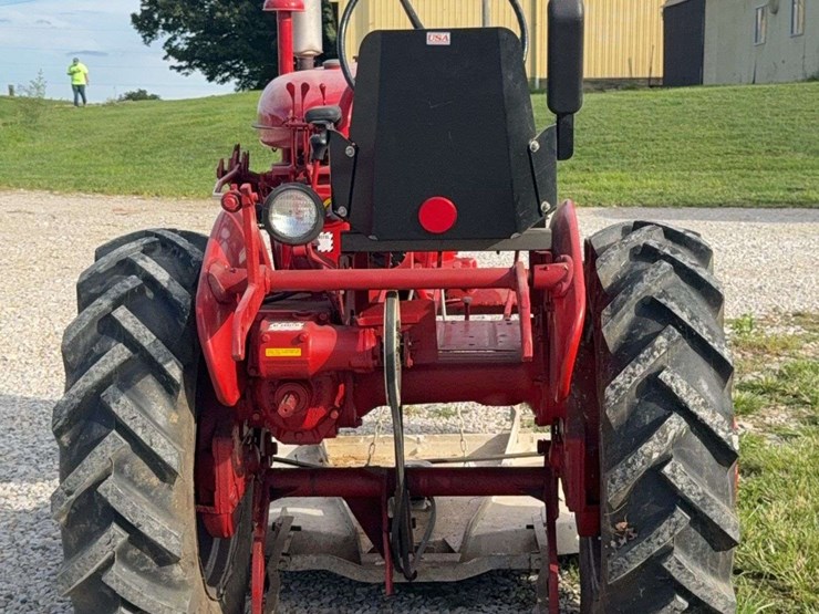 farmall-140-with-belly-mower-image-6