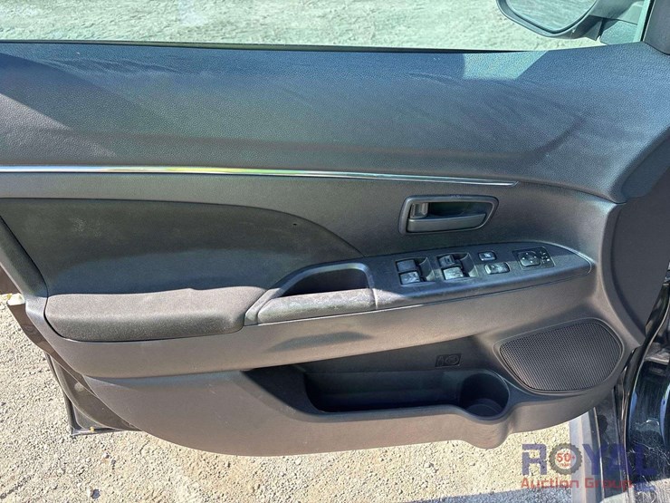 2015-mitsubishi-outlander-image-13
