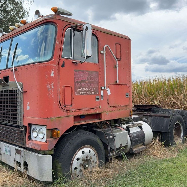 Diamond Reo Cabover