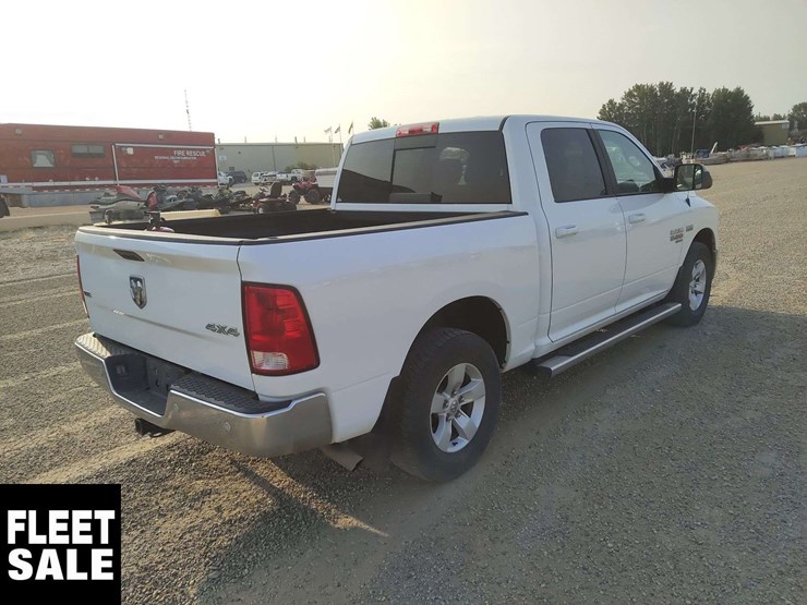 2020-ram-1500-classic-image-4