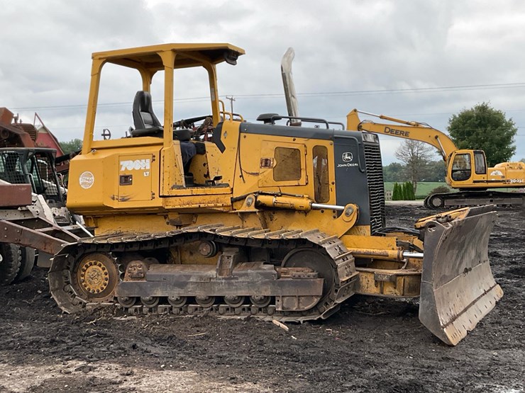 2002-deere-700h-image-2
