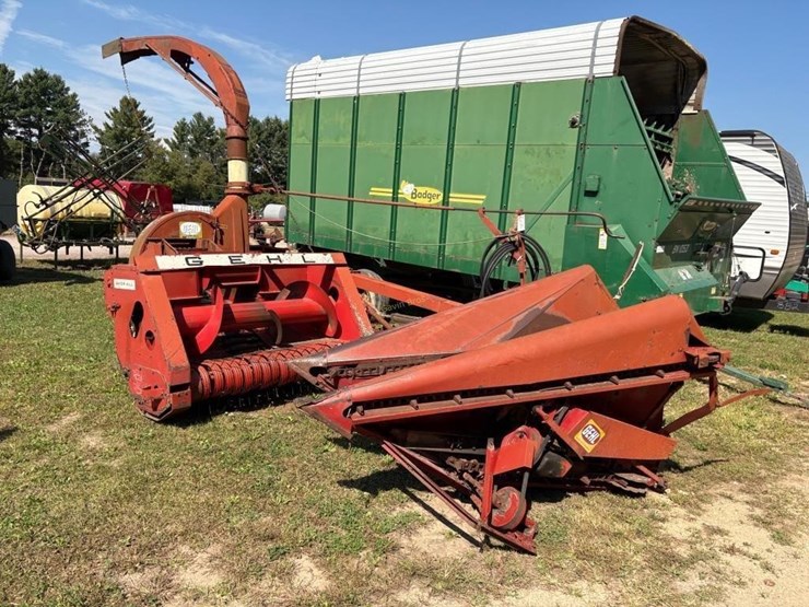 gehl-chop-all-chopper-with-hay-and-corn-heads-image-1