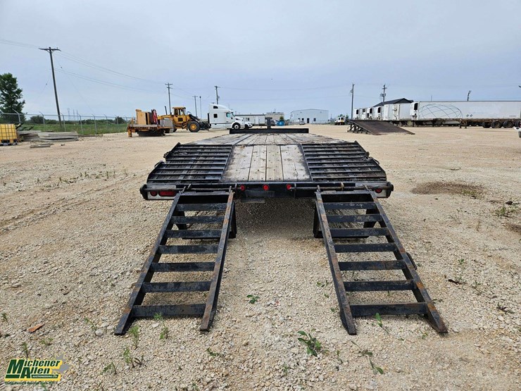 2000-saturn-t/a-25'-pintle-hitch-equipment-trailer-image-9