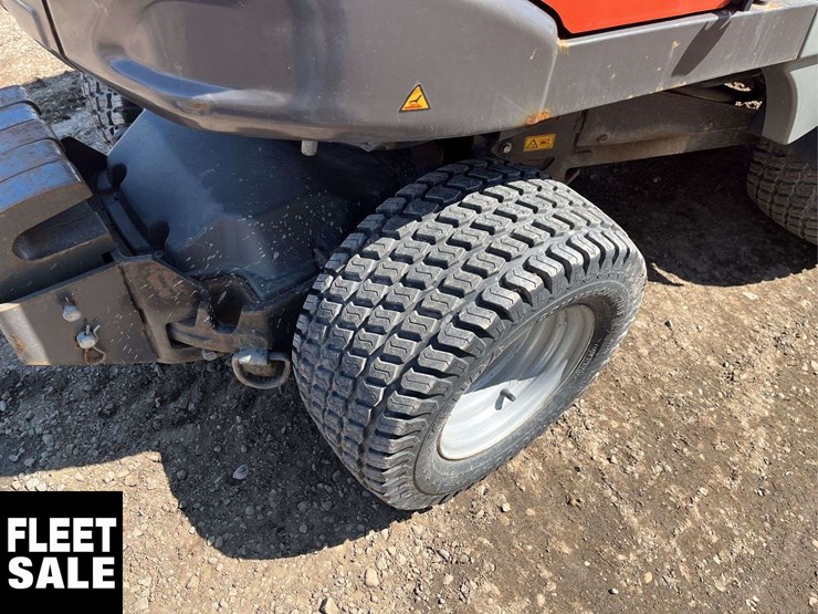 2020-husqvarna-p525d-sweeper-image-13