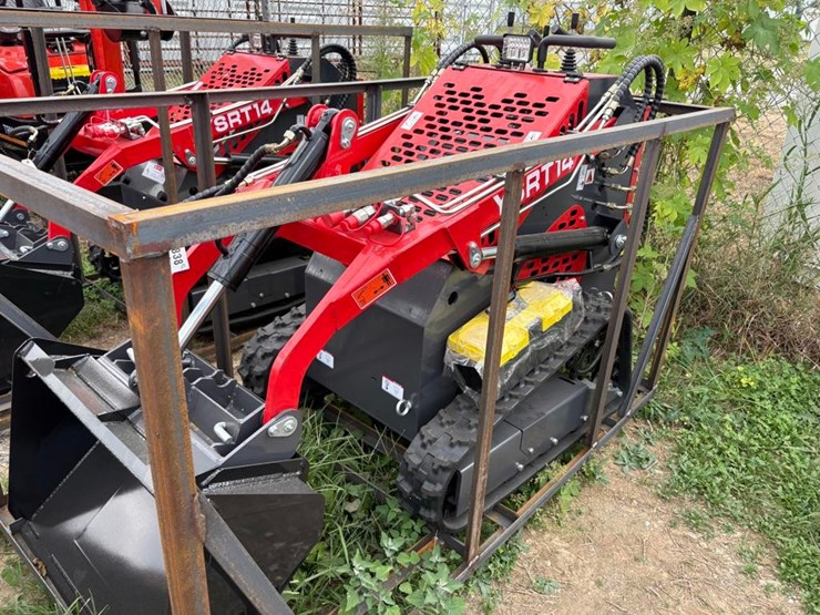 agt-ysrt14-stand-on-skid-loader-image-2