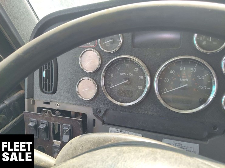 2015-peterbilt-388-image-9