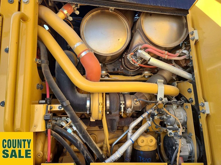 2020-caterpillar-150-awd-image-30