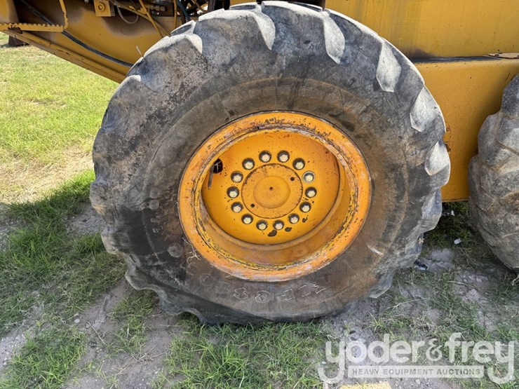 deere-672b-image-26