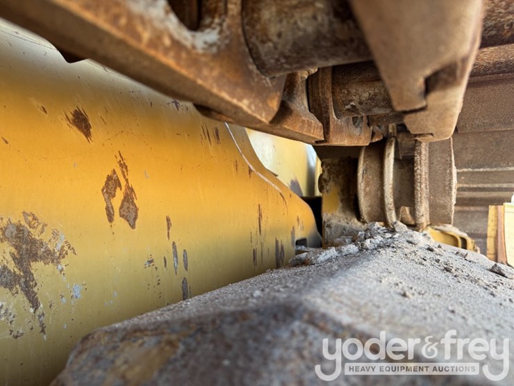 2011-caterpillar-d6k-xl-image-10