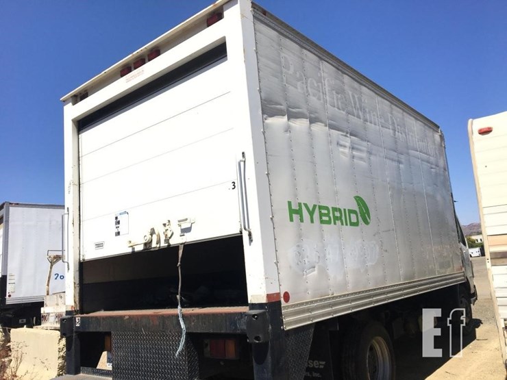 2015-hino-195h-image-3