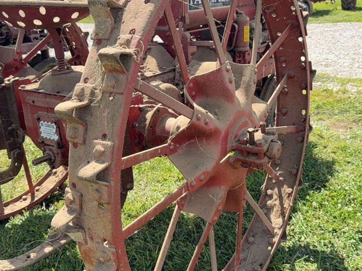 farmall-f-12-image-16