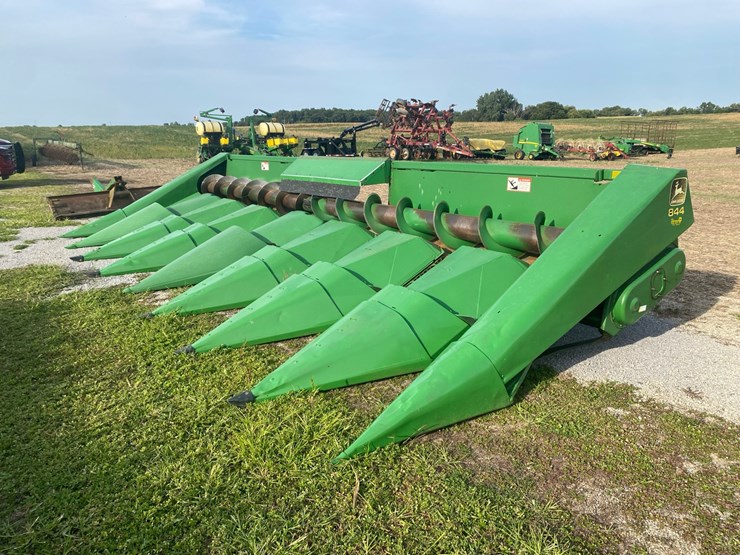 john-deere-844-image-1