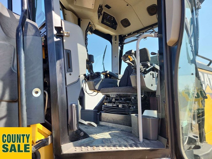 2020-caterpillar-150-awd-image-7