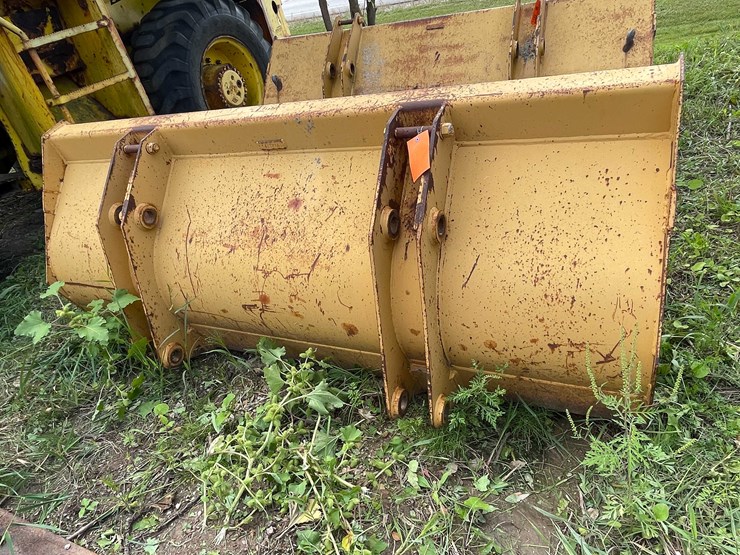 #1143-•-front-loader-bucket-attachment-image-6