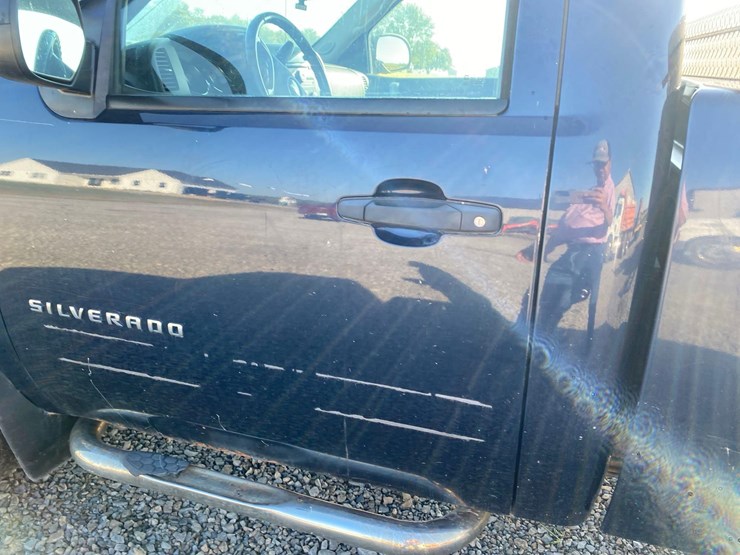 2010-chevy-silverado-image-16