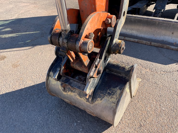 2019-hitachi-zx35u-image-11