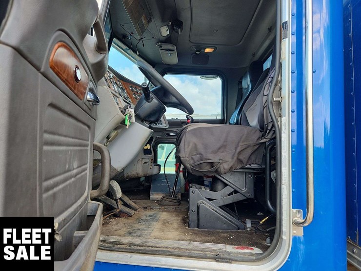 2008-peterbilt-365-image-8