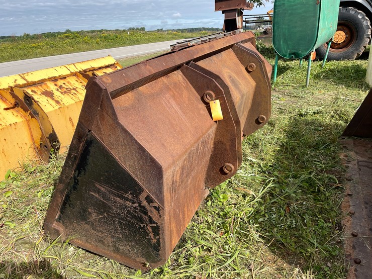 #1285-•-front-loader-bucket-attachment-image-7