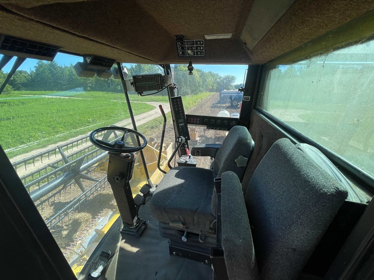 new-holland-tr87-image-21