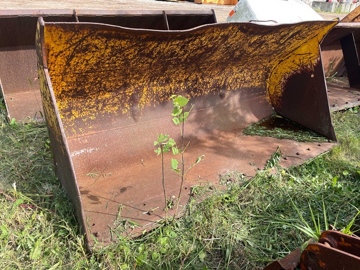 #1147-•-front-loader-bucket-attachment-image-3