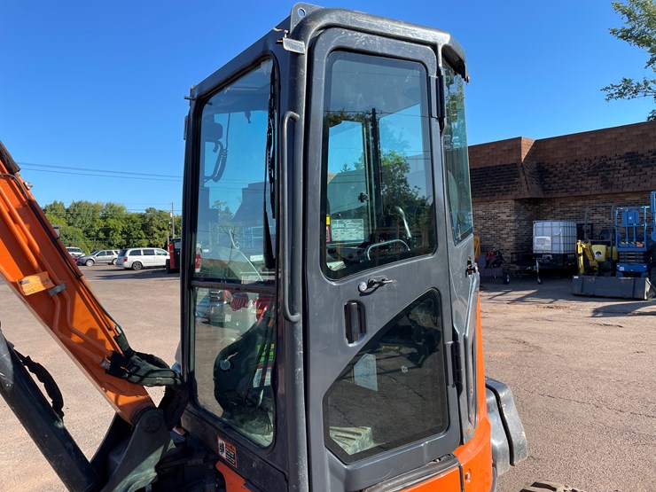 2019-hitachi-zx35u-image-17