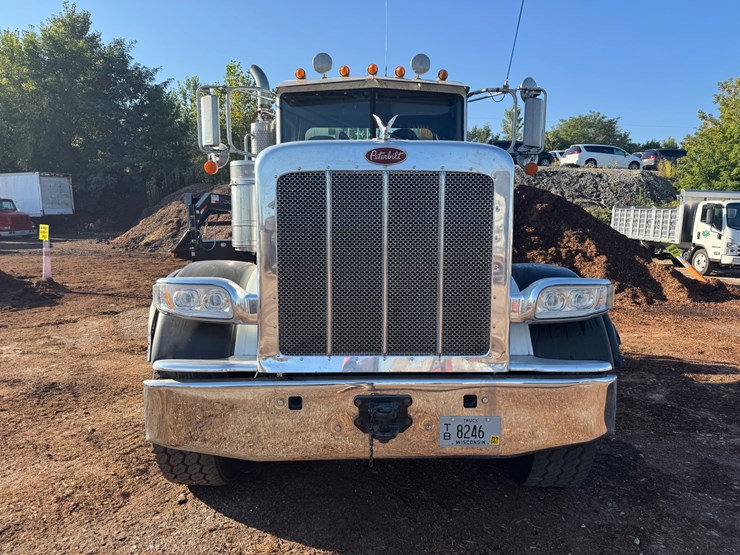 2013-peterbilt-389k-image-2