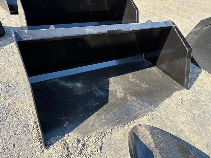 72in-large-capacity-bucket-image-1