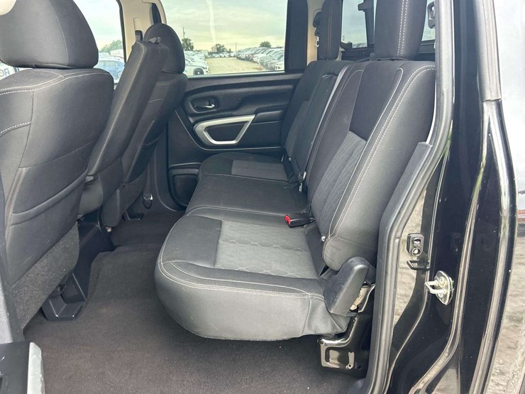 2017-nissan-titan-image-16