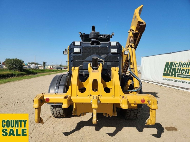 2020-caterpillar-150-awd-image-30