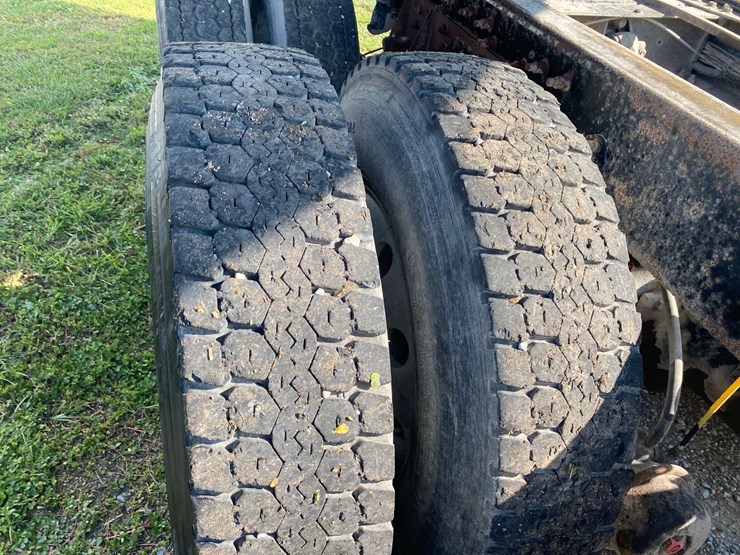 2002-ih-9200i-quad-axle-dump-truck-image-39