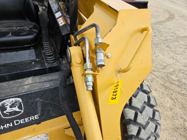 john-deere-325-image-14
