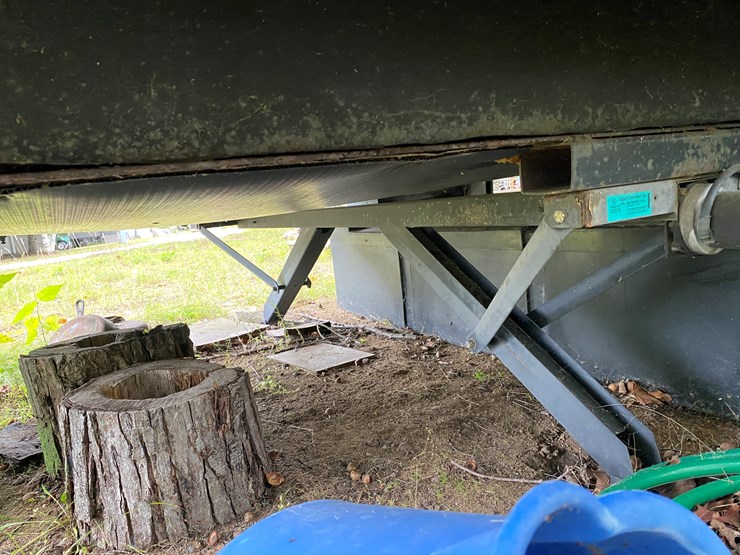 #3300-•-2012-north-trail-caliber-26lrss-camper-(has-mi-title)-(three-lakes,-wi)-image-17