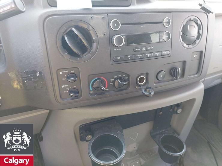 2014-ford-e-series-e-150-super-duty-4x2-3dr-passenger-van-image-9