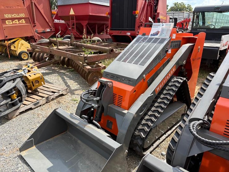 hrc700-mini-skid-steer-image-1