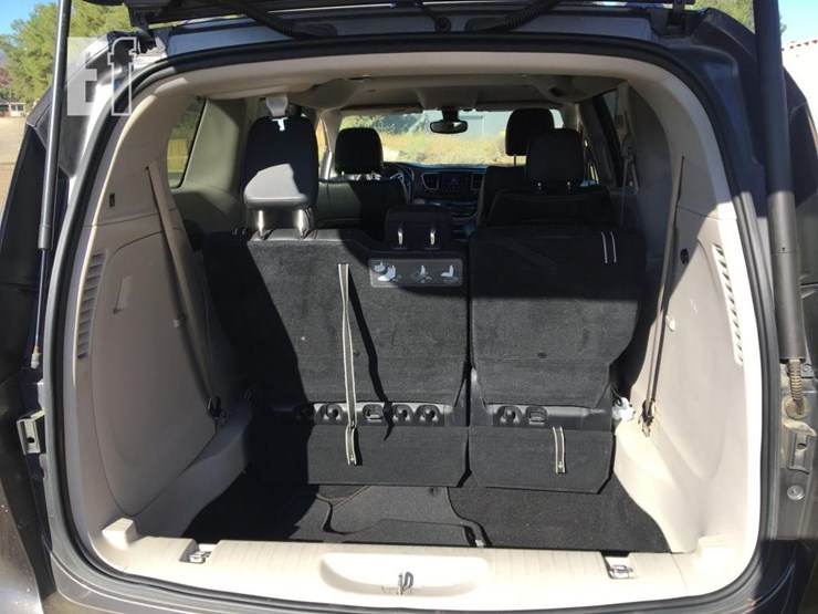 2017-chrysler-pacifica-image-11
