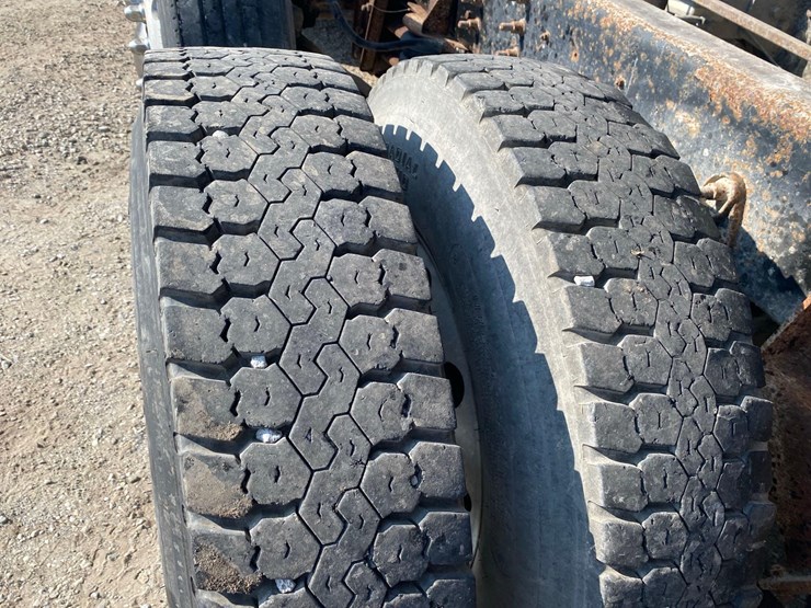2002-ih-9200i-quad-axle-dump-truck-image-42