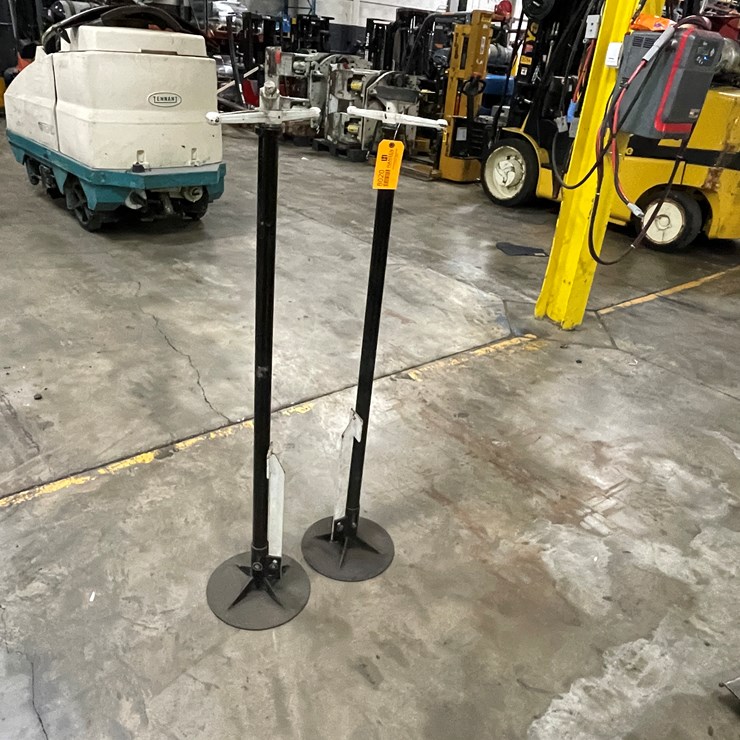 #8020 • (2) Adjustable Height Screw Jacks