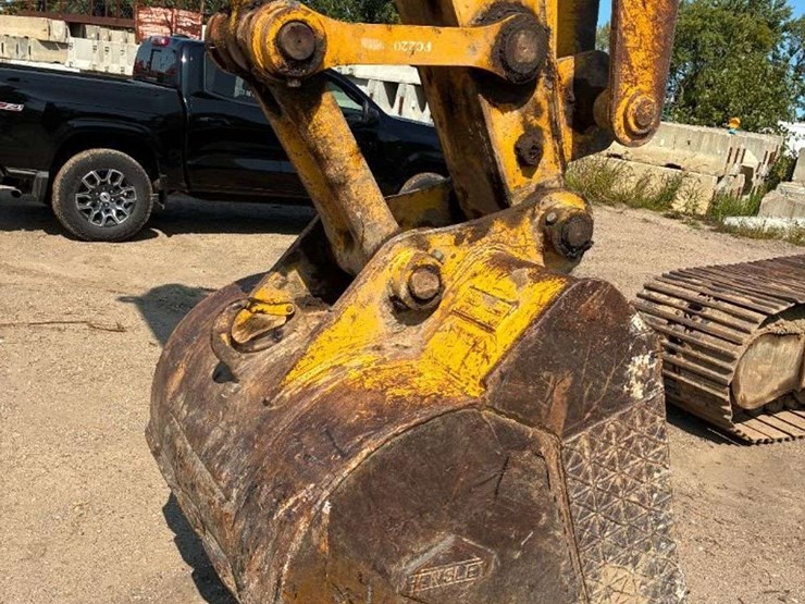 komatsu-pc220-lc-image-23