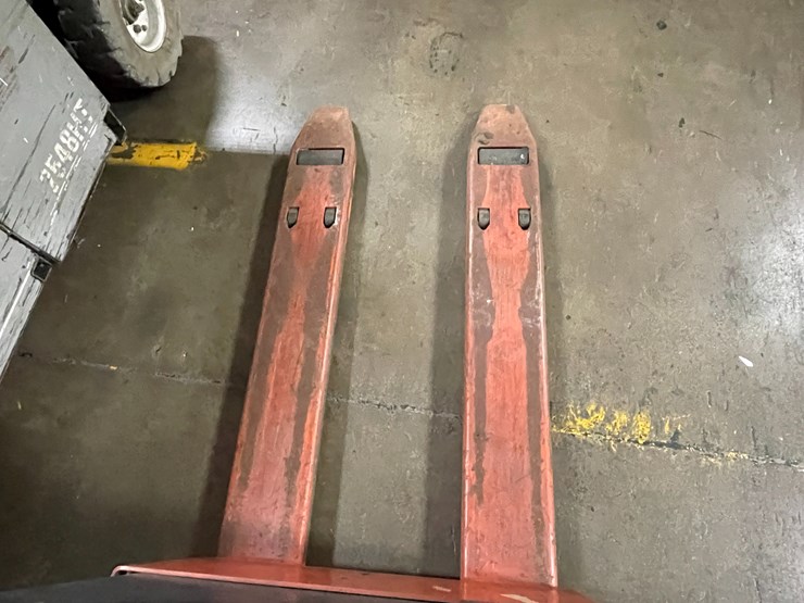 #7160-•-toyota-electric-pallet-jack-image-11