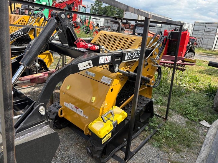 agt-mx-crt23-compact-track-loader-image-3