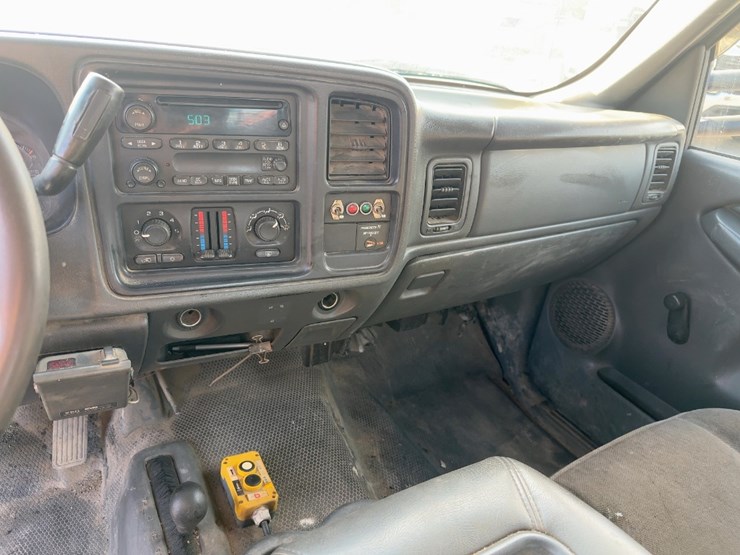 2004-gmc-3500-image-20