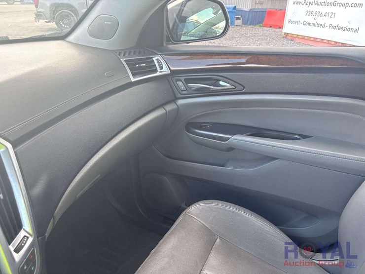 2012-cadillac-srx-image-16
