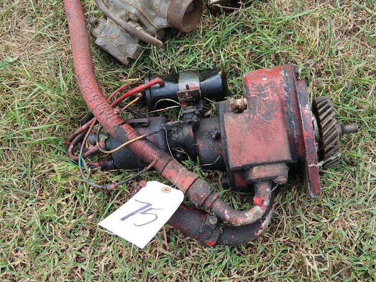 carburetor-and-hydraulic-pump-image-2